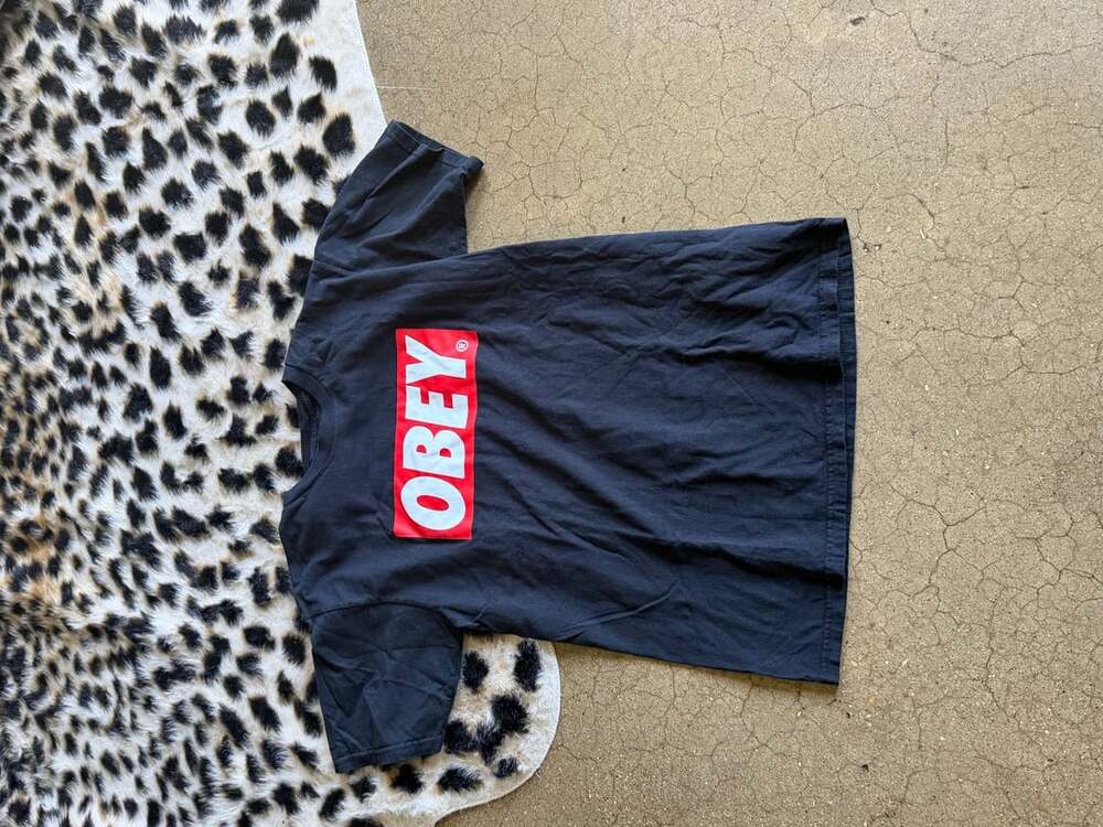 Obey Graphic T-Shirt Size M Black Box Logo
